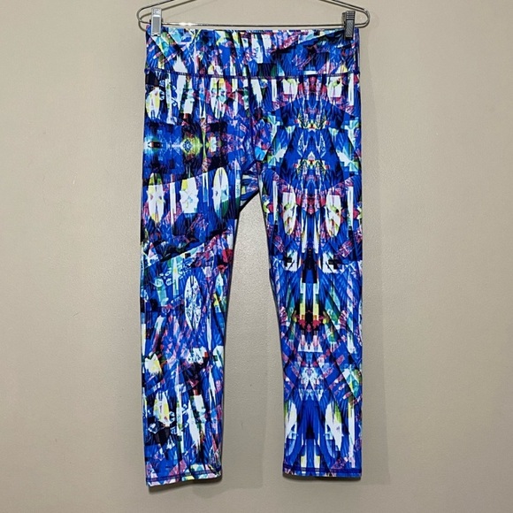 Fabletics || Woman’s Salar Get to Know Me Capri Leggings size Small - Picture 3 of 9